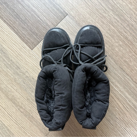 H&M Laced Padded Boots - Picture 11 of 11